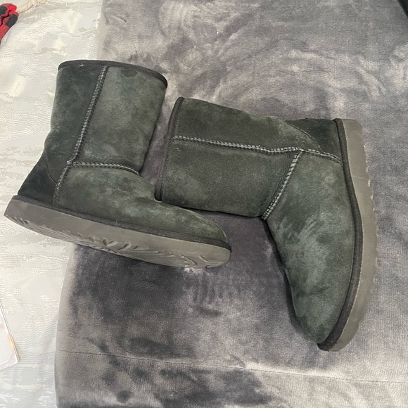 UGG Classic Short Boots - Black - Picture 2 of 7